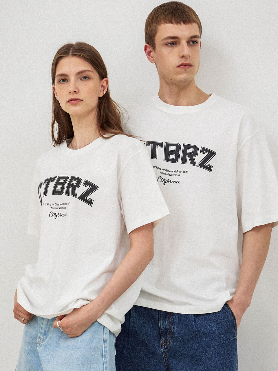 [23HS] (UNI) CTBRZ 아치 로고 반팔 티셔츠_WHITE